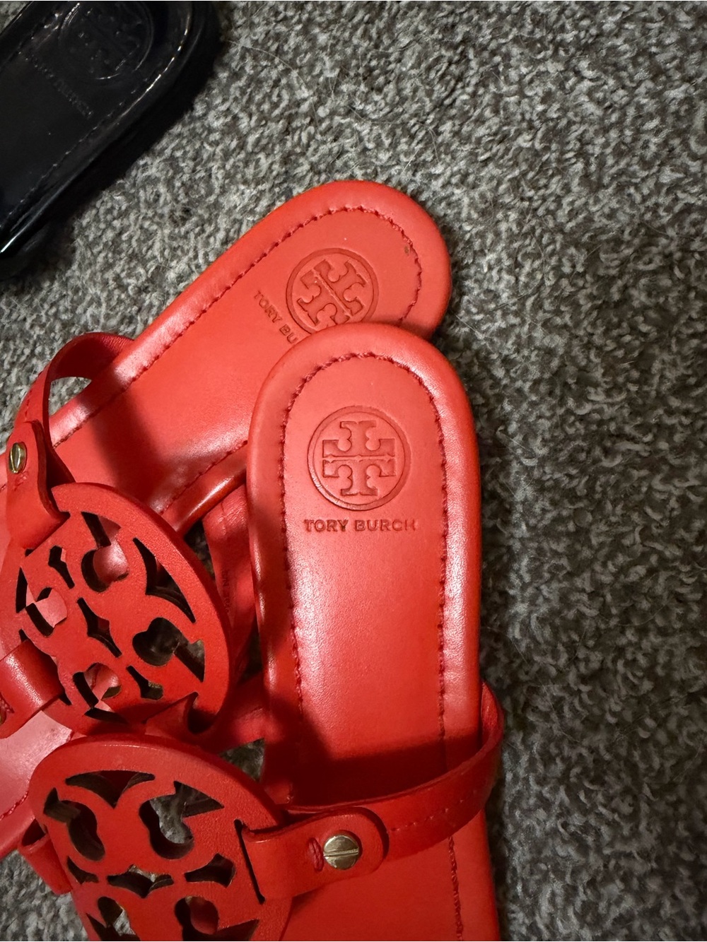 Tory Burch Orange Leather Miller Thong Sandals with Logo Medallion - Picture 2 of 2